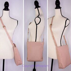 J. Crew‎ Oslo soft leather bucket bag. Ideal for your iPad or bottle water